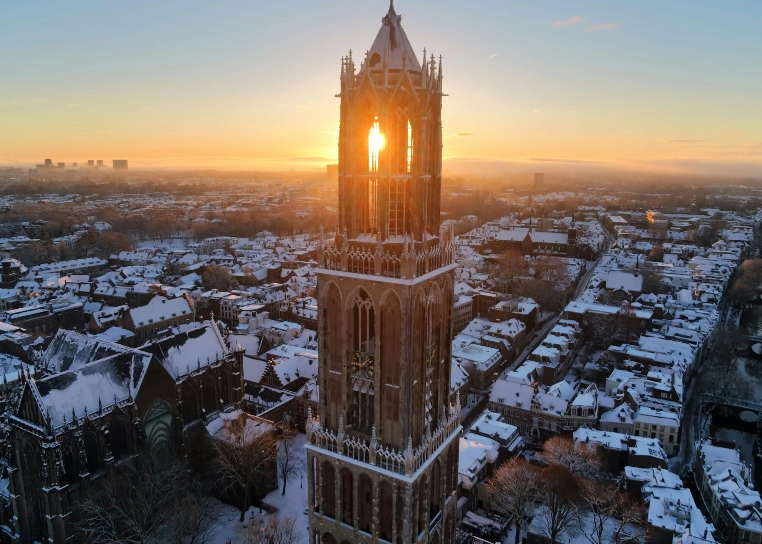 Dom toren sneeuw